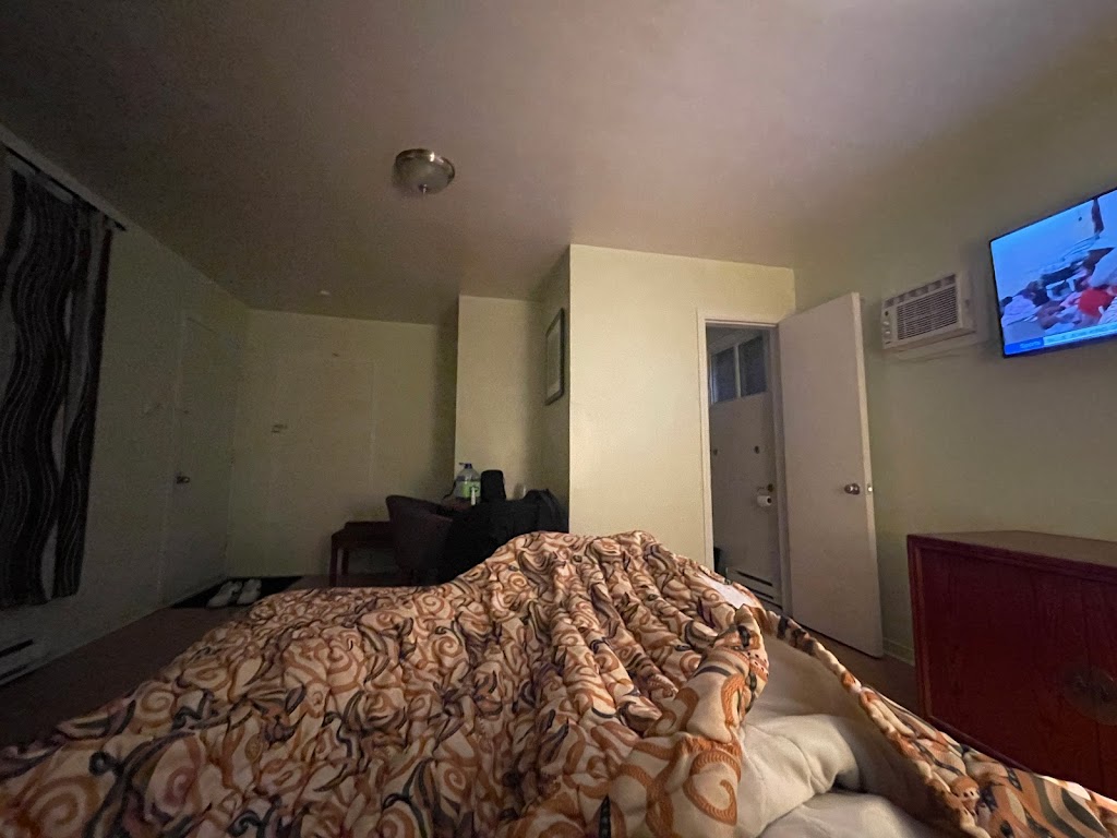 Motel Chez Nous | 1002 Bd du Curé-Labelle, Laval, QC H7V 2V5, Canada | Phone: (450) 681-9265