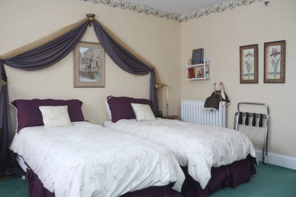 Sleepy Hollow Bed & Breakfast | 95 King St W, Gananoque, ON K7G 2G2, Canada | Phone: (613) 382-4377