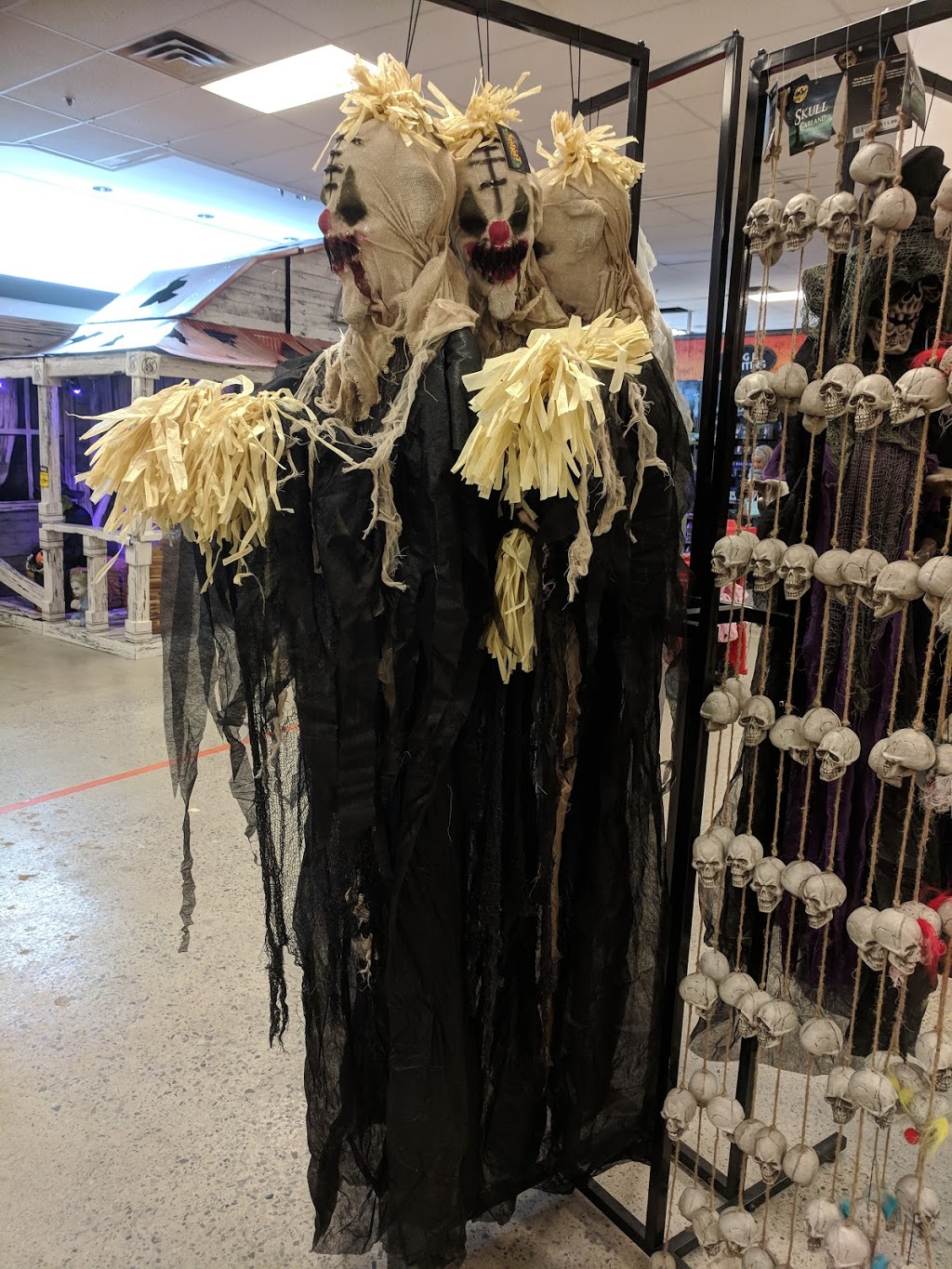 Spirit Halloween | 5100 Erin Mills Pkwy, Mississauga, ON L5M 4Z5, Canada | Phone: (866) 586-0155