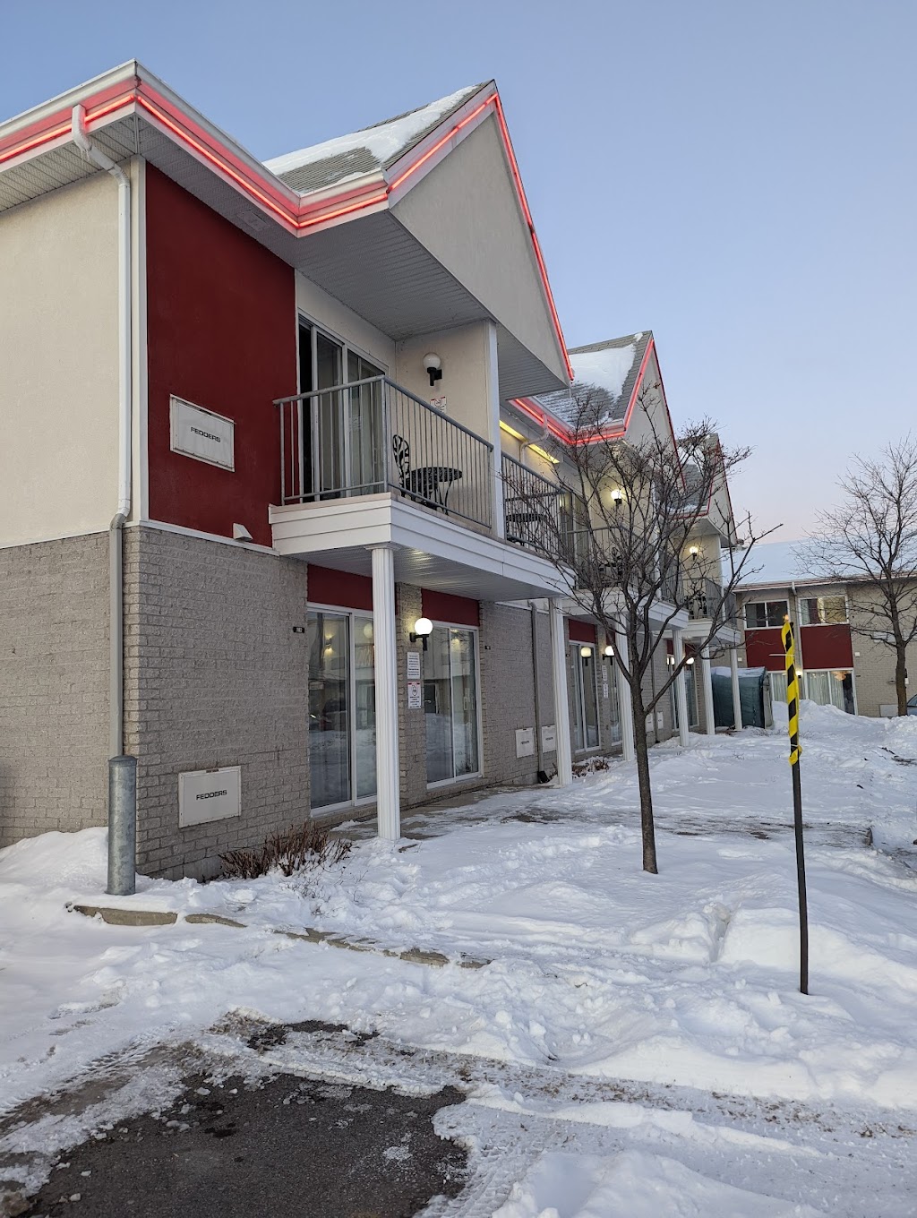Hotel Motel Le Gite | 5160 Bd Wilfrid-Hamel, Québec, QC G2E 2G8, Canada | Phone: (418) 871-8899