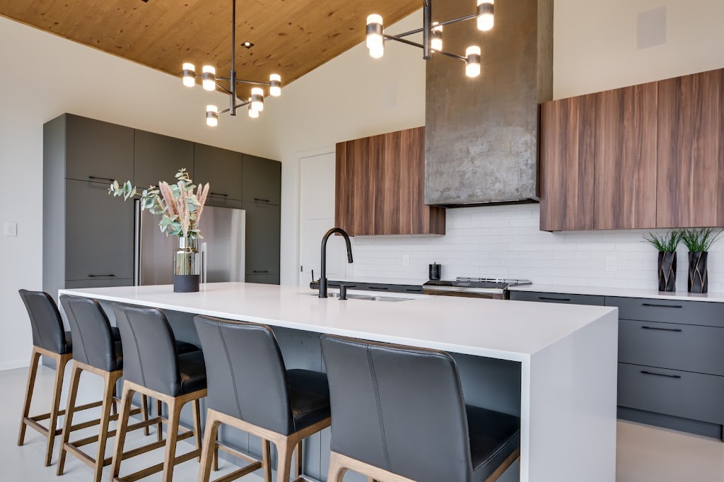 Mélyssa Robert Designer | 16400 Mnt Guénette, Mirabel, QC J7J 2E2, Canada | Phone: (450) 858-3326