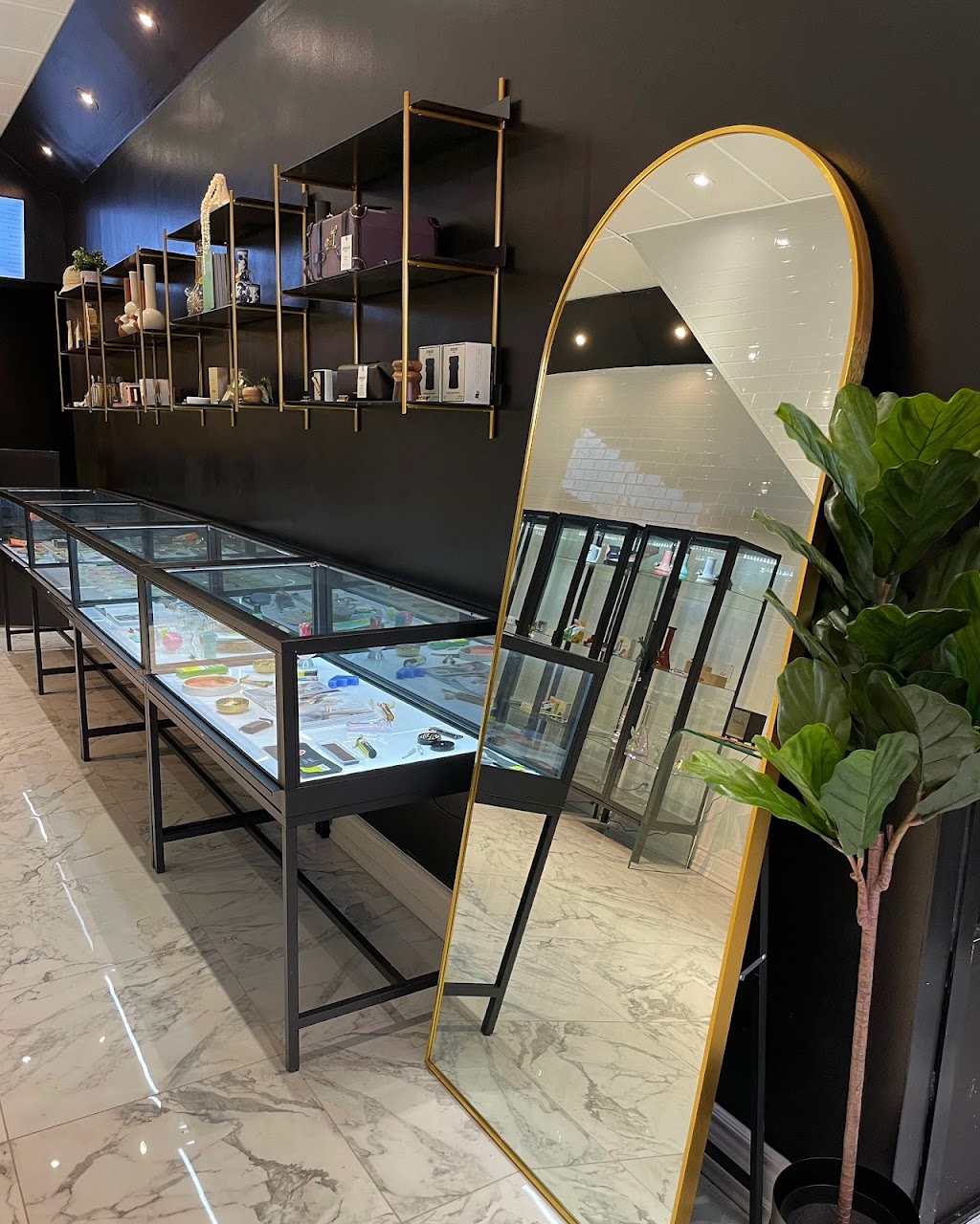 Belle Cannabis Dispensary | 2780 Yonge St UNIT 1, Toronto, ON M4N 2J2, Canada | Phone: (647) 794-6548