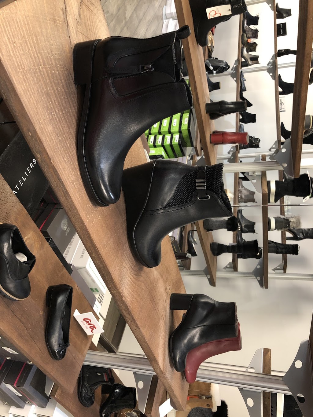Shoe Box | 6900 Boulevard Décarie #110, Côte Saint-Luc, QC H3X 2T8, Canada | Phone: (514) 638-6088