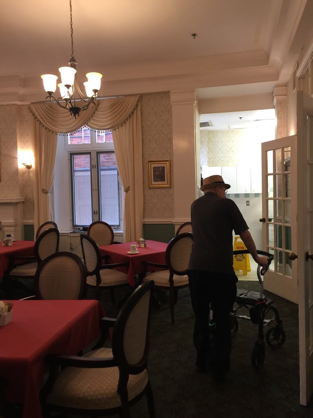 Willoughby Manor Retirement Residence | 3584 Bridgewater St, Niagara Falls, ON L2G 6H1, Canada | Phone: (905) 295-6288