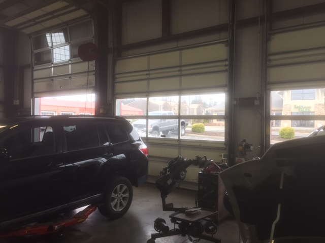 Louis Auto & Residential Glass | 1512 N State St, Bellingham, WA 98225, USA | Phone: (360) 734-3840