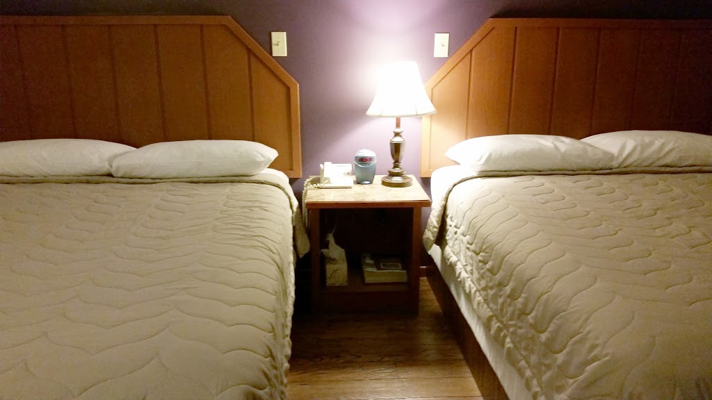 Queen Bee Hotel | 2615 Pembina Hwy, Winnipeg, MB R3T 2H5, Canada | Phone: (204) 269-4666