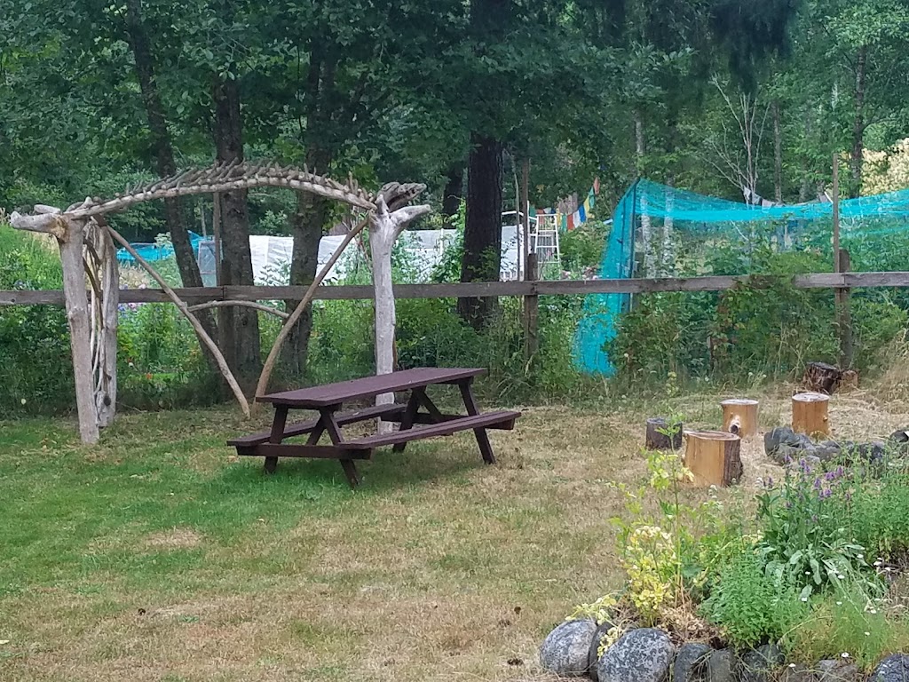 Honey Grove | 7634 Armstrong Rd, Merville, BC V0R 2M0, Canada | Phone: (250) 337-1882