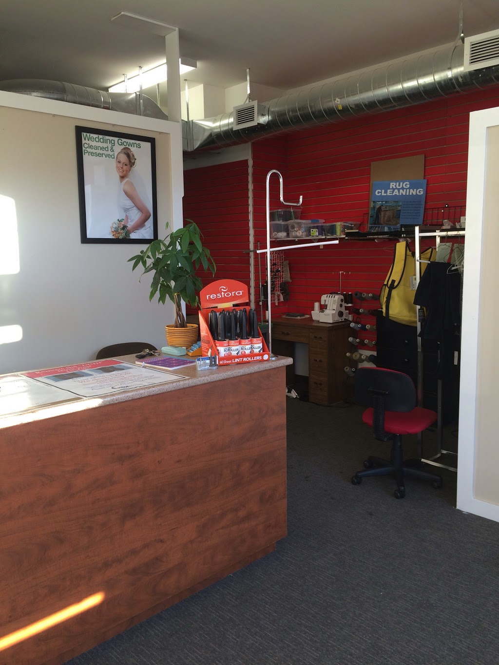 J&S Dry Cleaning & Alterations | 233 Fleming Dr, Milton, ON L9T 5X9, Canada | Phone: (905) 462-5918