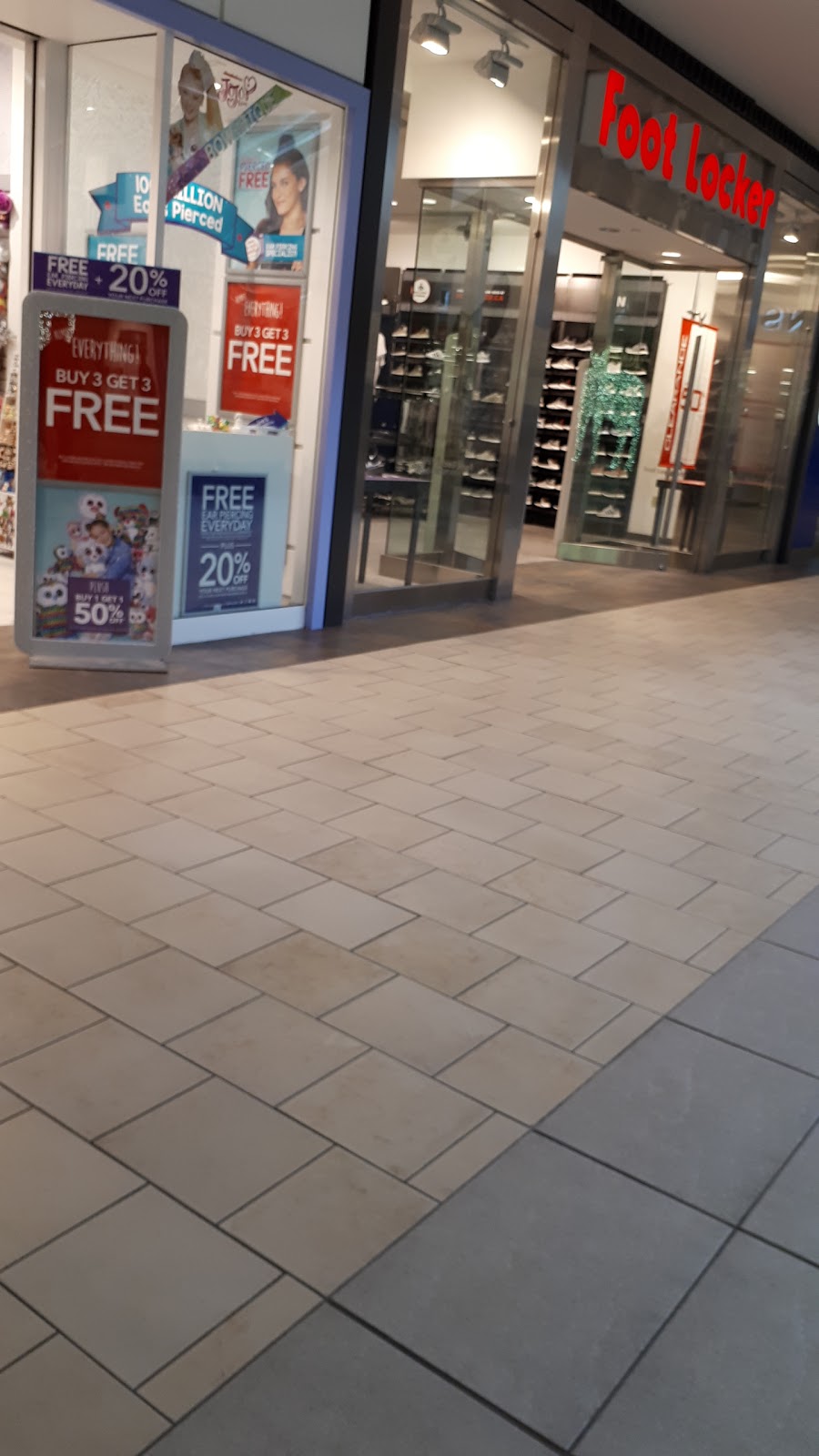 Foot Locker | 999 Upper Wentworth St Ste 0172, Hamilton, ON L9A 4X5, Canada | Phone: (905) 389-3966