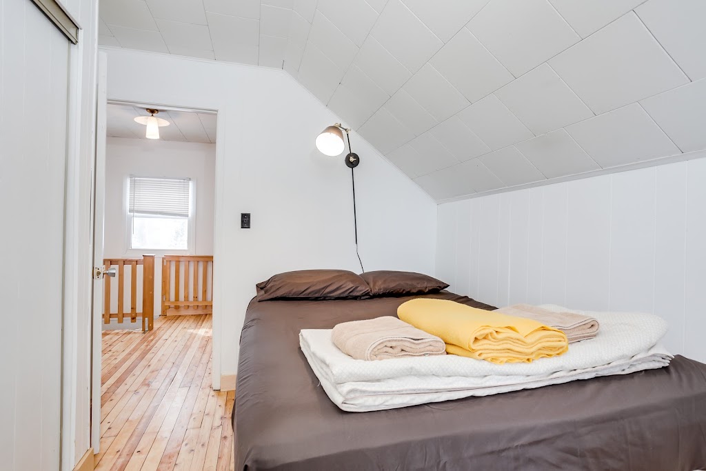 Red Bay Getaway | 81 Symon Ave, Mar, ON N0H 1X0, Canada | Phone: (519) 379-7309