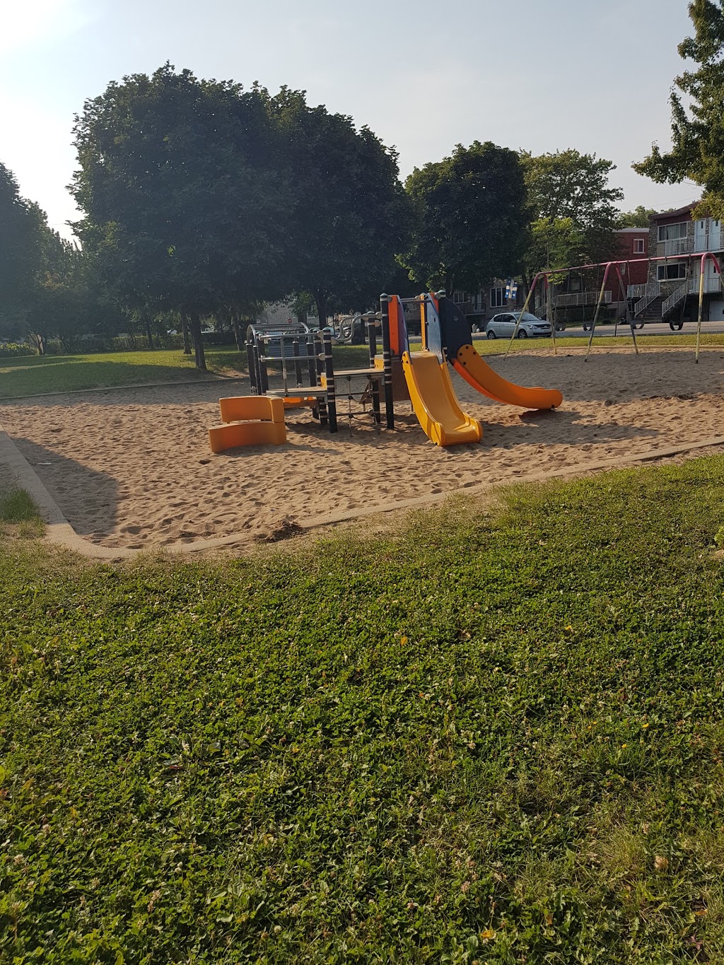 Parc de Peterborough | Boulevard Châteauneuf, Montréal, QC H1K, Canada | Phone: (514) 493-8245