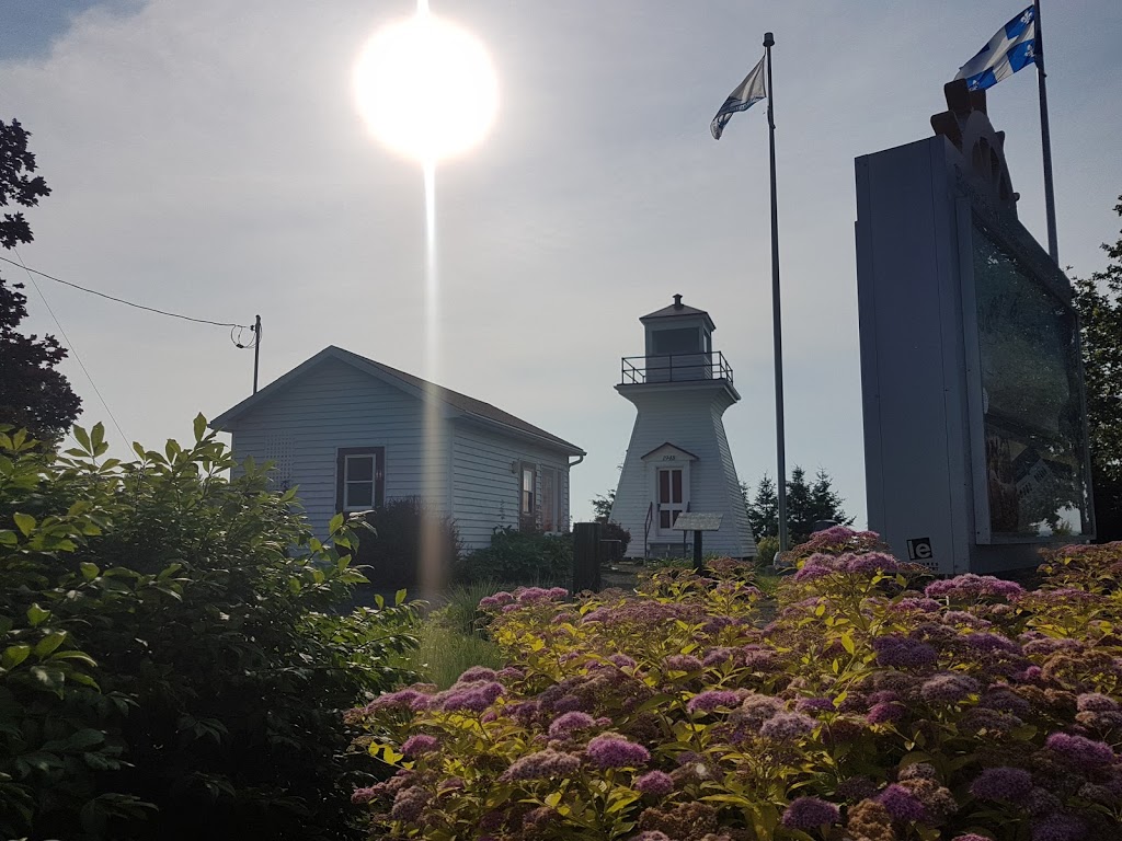 Camping Cap à la Roche | 1820 Marie Victorin, Deschaillons-sur-Saint-Laurent, QC G0S 1G0, Canada | Phone: (819) 292-1212