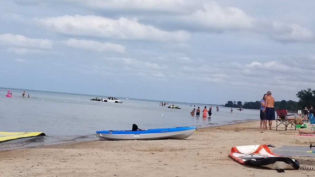 Ipperwash Beach Lakefront Cottages 6530 W Parkway Dr, Lambton Shores