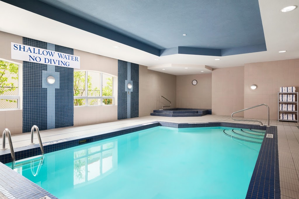 Days Inn & Suites by Wyndham Collingwood | 15 Cambridge St, Collingwood, ON L9Y 0A2, Canada | Phone: (705) 444-1880