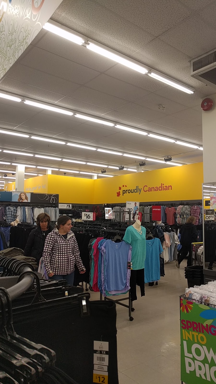 Giant Tiger | 601 Dundas St W, Whitby, ON L1N 2N3, Canada | Phone: (905) 666-4744