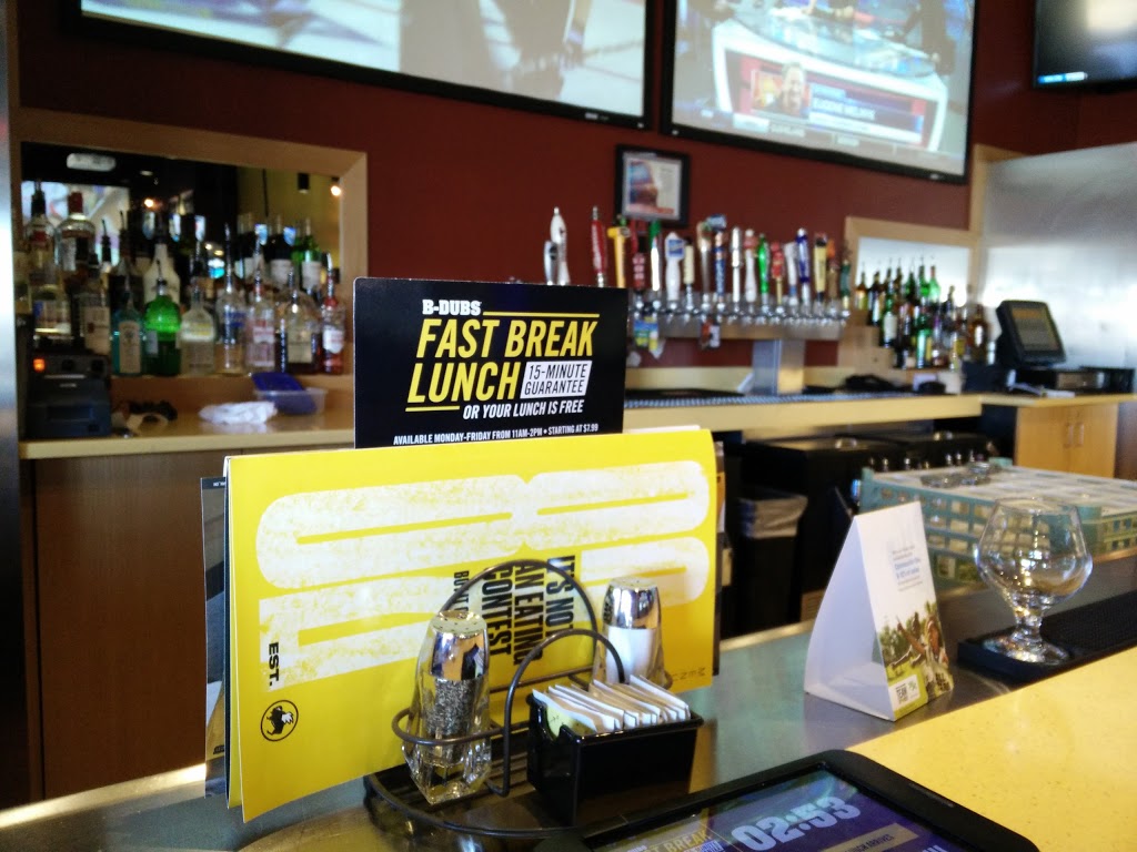 Buffalo Wild Wings | 3015 Argentia Rd, Mississauga, ON L5N 8E1, Canada | Phone: (905) 824-6999