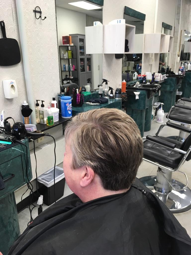 Royal Hairstylists | 400 Scott St, St. Catharines, ON L2M 3W4, Canada | Phone: (905) 646-5749