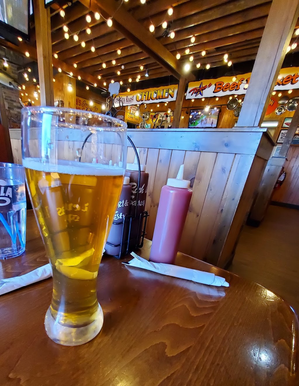 Famous Daves Bar-B-Que | 11 Reenders Dr Unit 70, Winnipeg, MB R2C 5K5, Canada | Phone: (204) 504-7200