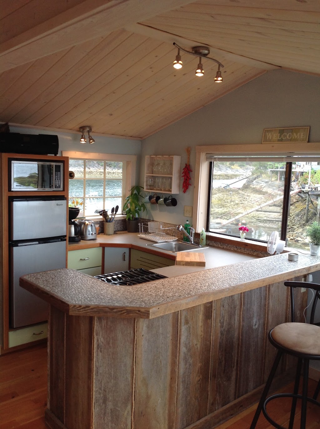 Lund Shack | 9877 Norlund Rd, Lund, BC V0N 2G0, Canada | Phone: (604) 483-7955