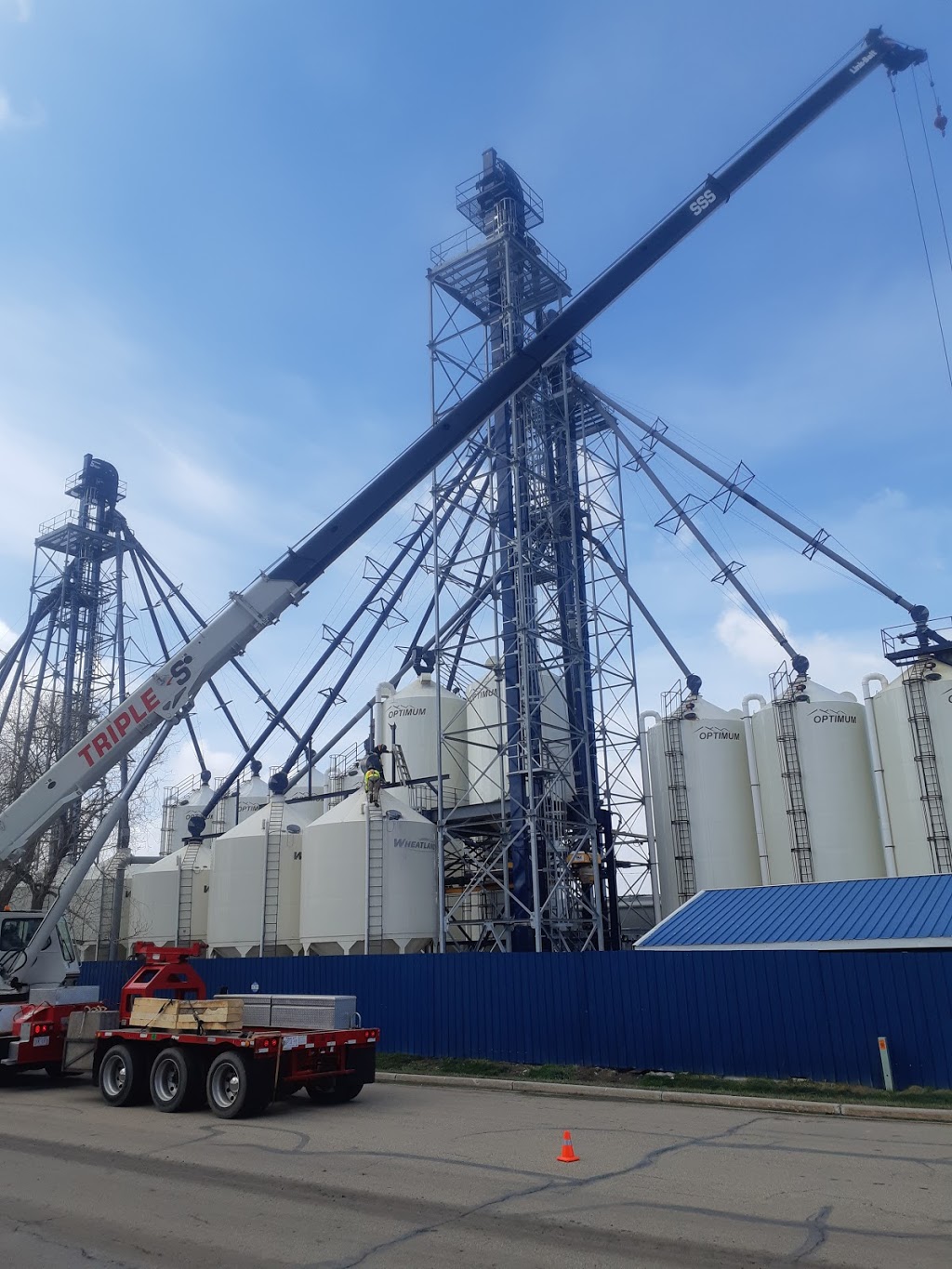Custom Bulk | 920 Fleming Ave, Penhold, AB T0M 1R0, Canada | Phone: (403) 588-1207