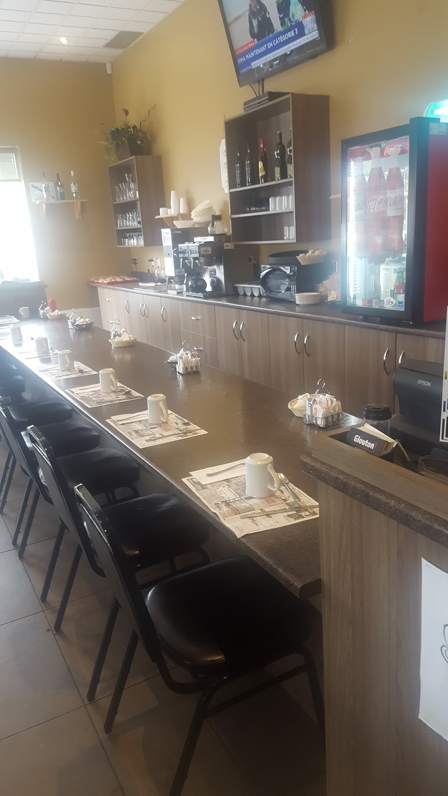 Restaurant Le Glouton | 582 Rue Principale O, Farnham, QC J2N 1K8, Canada | Phone: (450) 337-1180