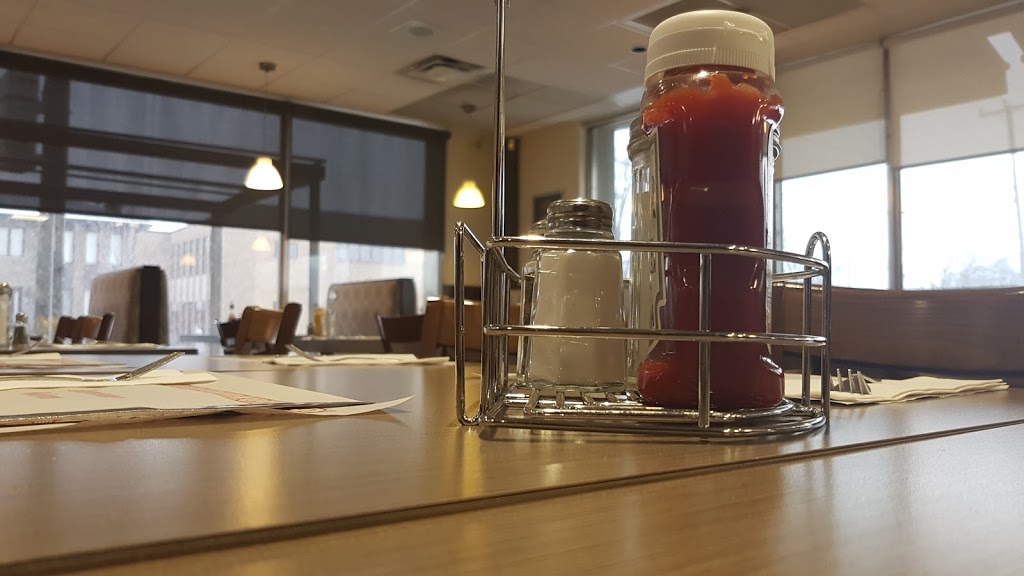Mammas Restaurant Pizzeria | 1805 Avenue OBrien, Saint-Laurent, QC H4L 3W6, Canada | Phone: (514) 334-1579