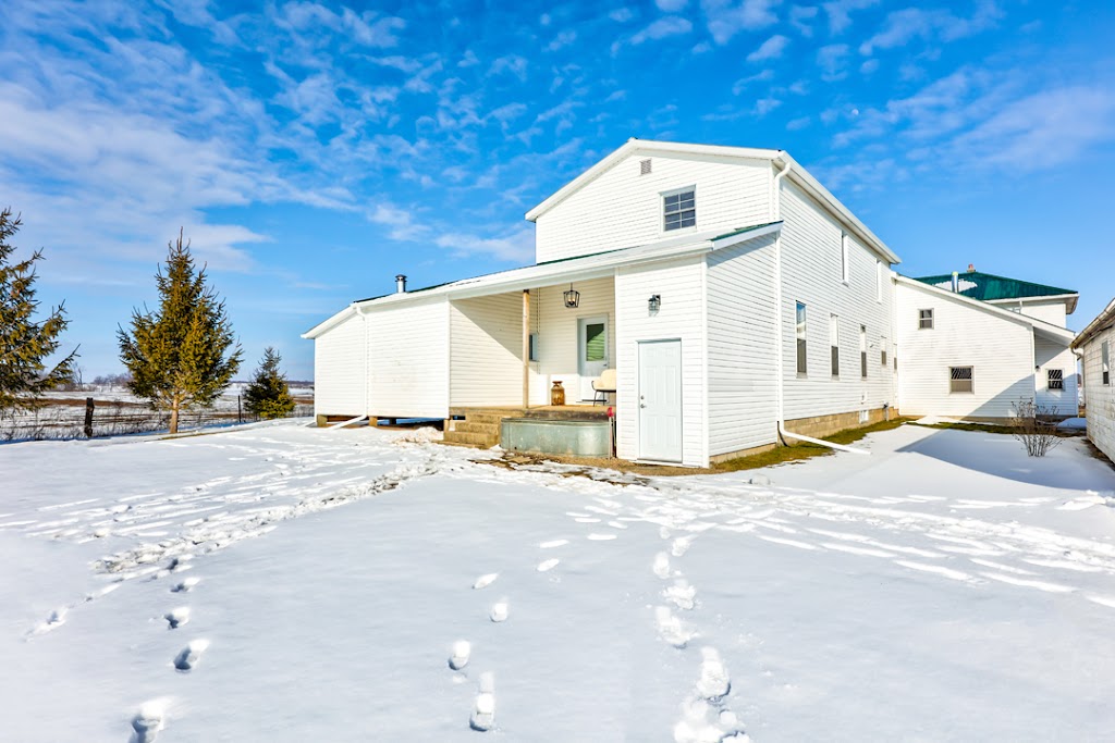 Muriels Ridge - Rustic Farm House Vacation | 4141 Forbes Rd, Mossley, ON N0L 1V0, Canada | Phone: (519) 671-0201