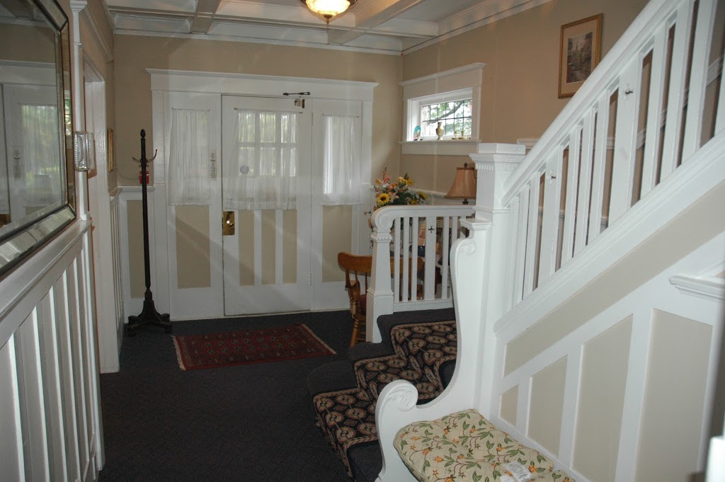Cambie Lodge Bed and Breakfast | 446 W 13th Ave, Vancouver, BC V5Y 1W5, Canada | Phone: (604) 872-3060
