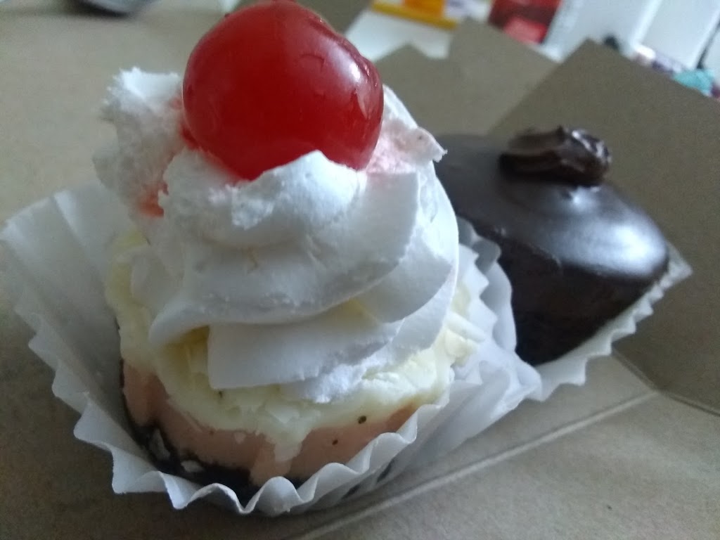 La Novita Bakery | 25 John St, Mississauga, ON L5A 1Y5, Canada | Phone: (905) 279-7557