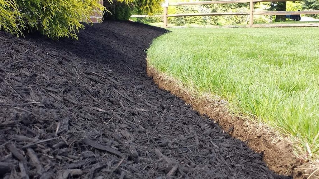 Courtland Landscape and Grounds | 1285 Hubrey Rd Unit 6, London, ON N6N 1E2, Canada | Phone: (519) 688-3777