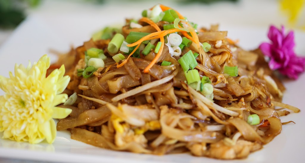 Siam Square Hut | 660 Eglinton Ave E #120, East York, ON M4G 2K2, Canada | Phone: (416) 486-7426