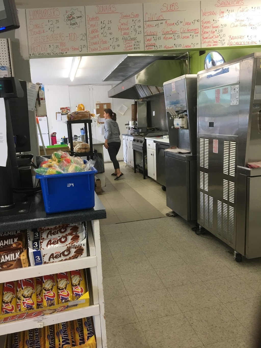 D&W Swinimers Convenience | 4150 Nova Scotia Trunk 1, Windsor, NS B0N 2T0, Canada | Phone: (902) 798-8952