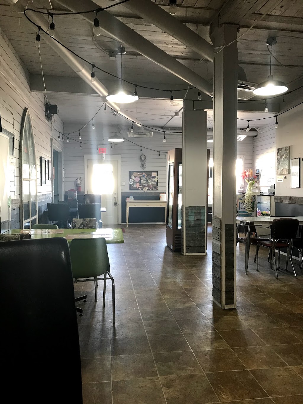 Sisters Boutique & Bistro | 130 Central Ave, Montmartre, SK S0G 3M0, Canada | Phone: (306) 424-2835