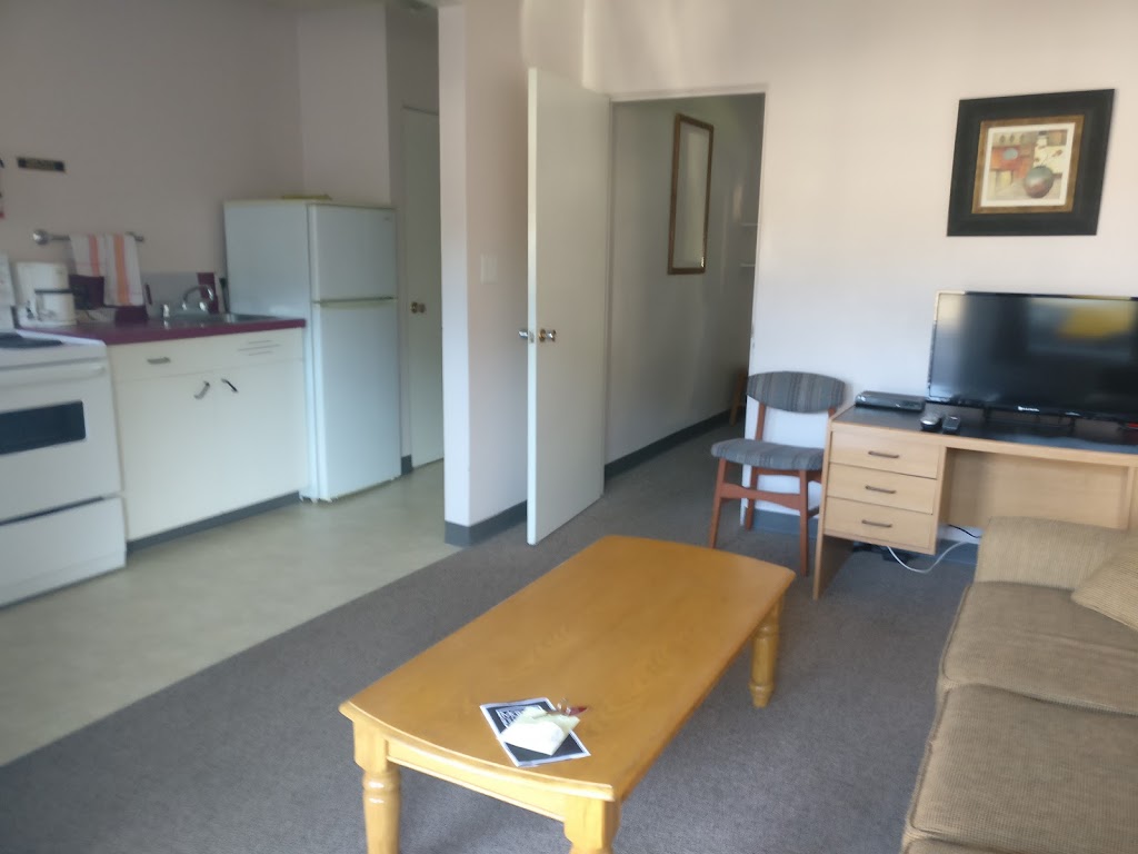 Paradise Motel | 517 Main St, Sicamous, BC V0E 2V0, Canada | Phone: (250) 836-2525
