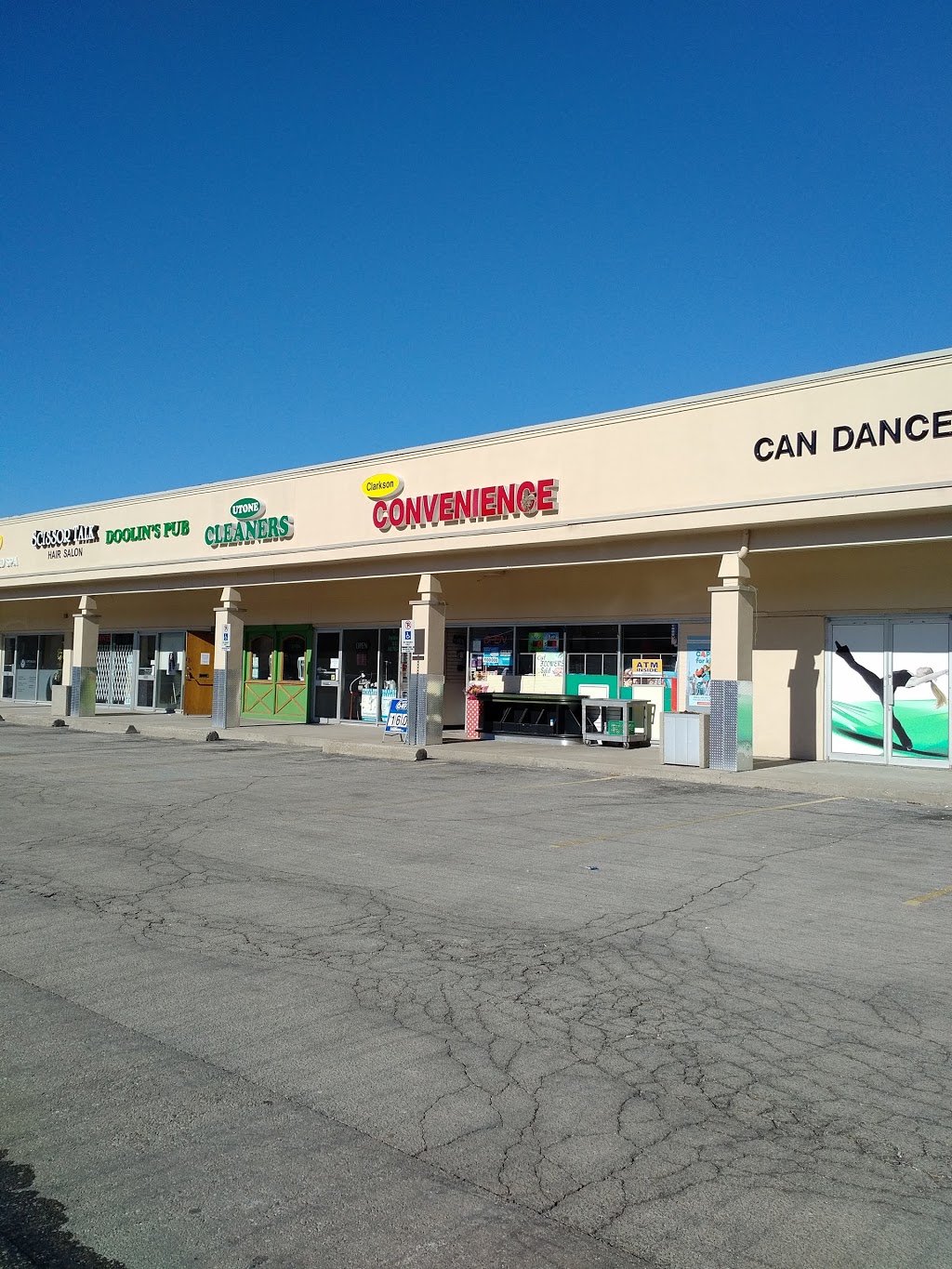 Clarkson Convenience Store | 1575 Clarkson Rd N, Mississauga, ON L5J 0A7, Canada | Phone: (905) 822-0363