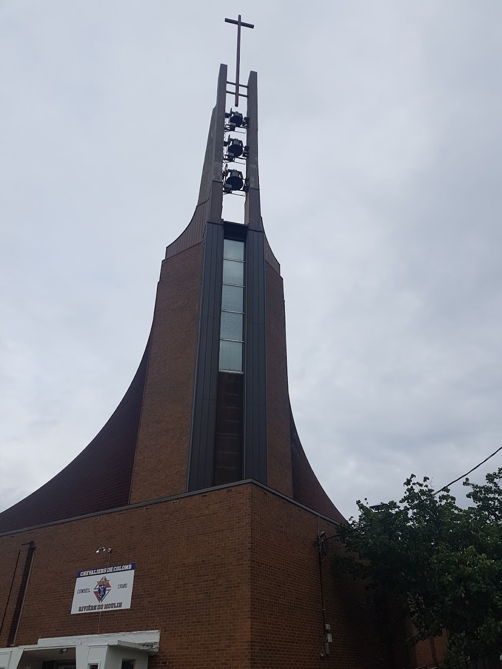 Fabrique de la Paroisse de Saint-Isidore (La) | 108 Rue des Ormes, Chicoutimi, QC G7H 3K5, Canada | Phone: (418) 549-2371