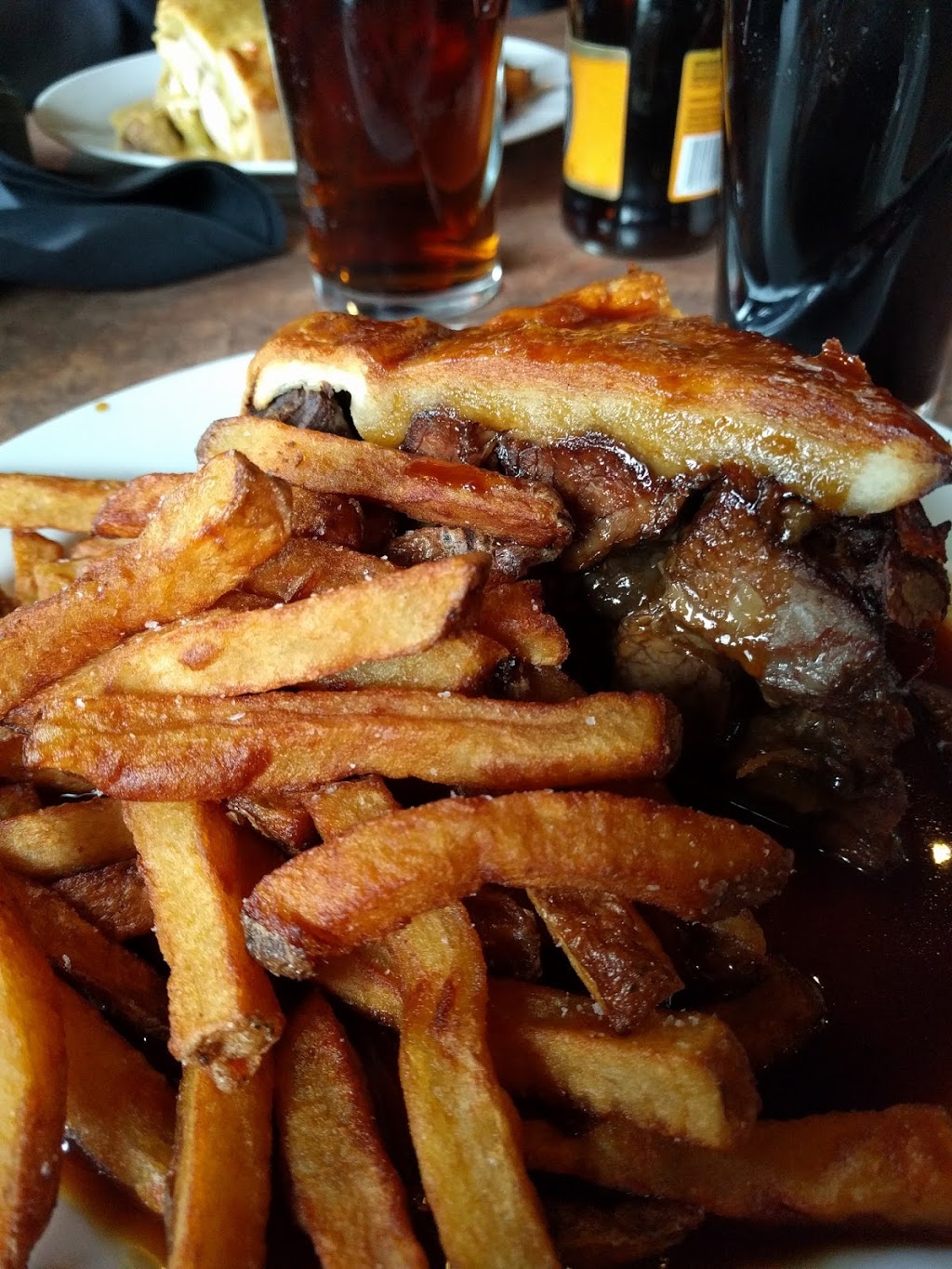 The Fat Duck Gastro Pub | 210 Kortright Rd W, Guelph, ON N1G 3M6, Canada | Phone: (519) 827-0533