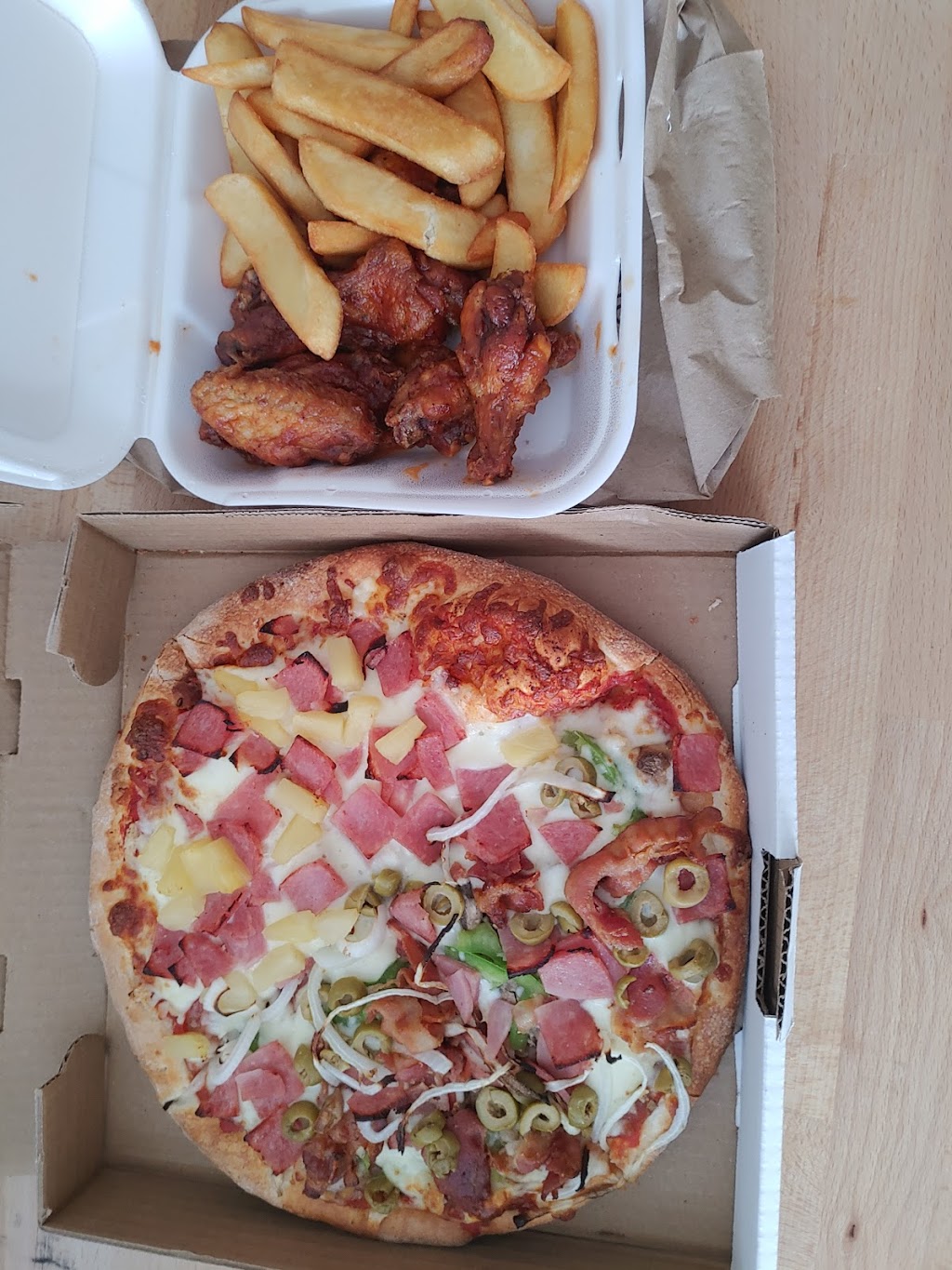 Pizzalinni | 3626 Bd Saint-Charles, Kirkland, QC H9H 3C3, Canada | Phone: (514) 630-6666