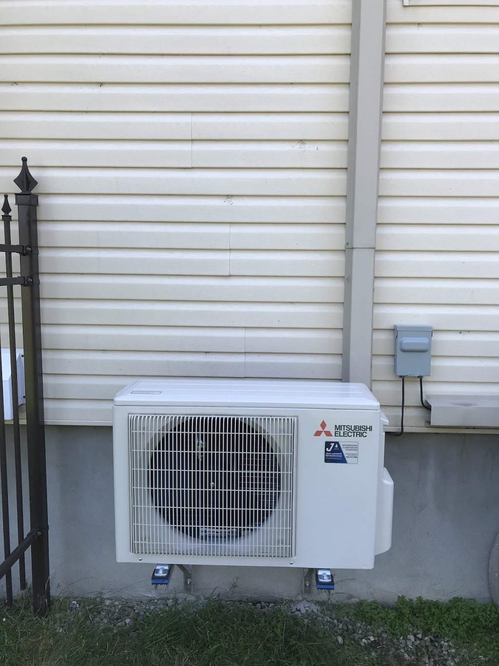 Lapointe Refrigeration Inc. | 158 Rue Royale, Les Coteaux, QC J7X 1A6, Canada | Phone: (450) 373-7666