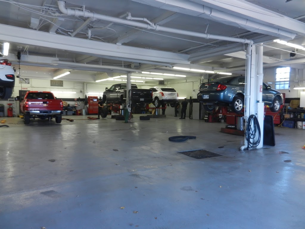 B. Dupont Auto Inc | 1404 QC-277, Lac-Etchemin, QC G0R 1S0, Canada | Phone: (866) 692-1881