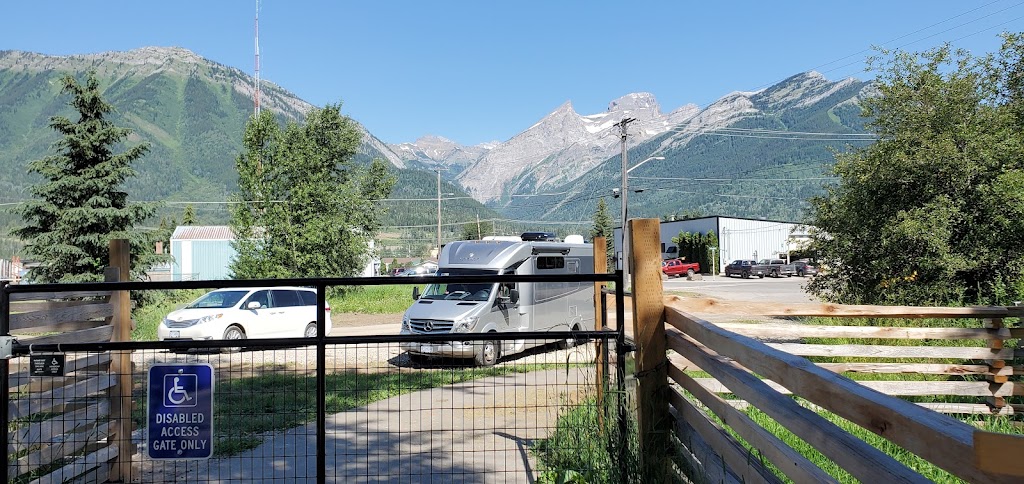 Railyard Dog Park | 95 Ridgemont Ave, Fernie, BC V0B 1M0, Canada | Phone: (778) 509-0701