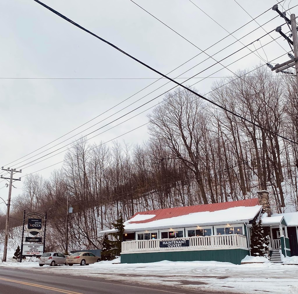 Restaurant Pizza Mozza | 1351 Chem. dOka, Oka, QC J0N 1E0, Canada | Phone: (450) 234-0800