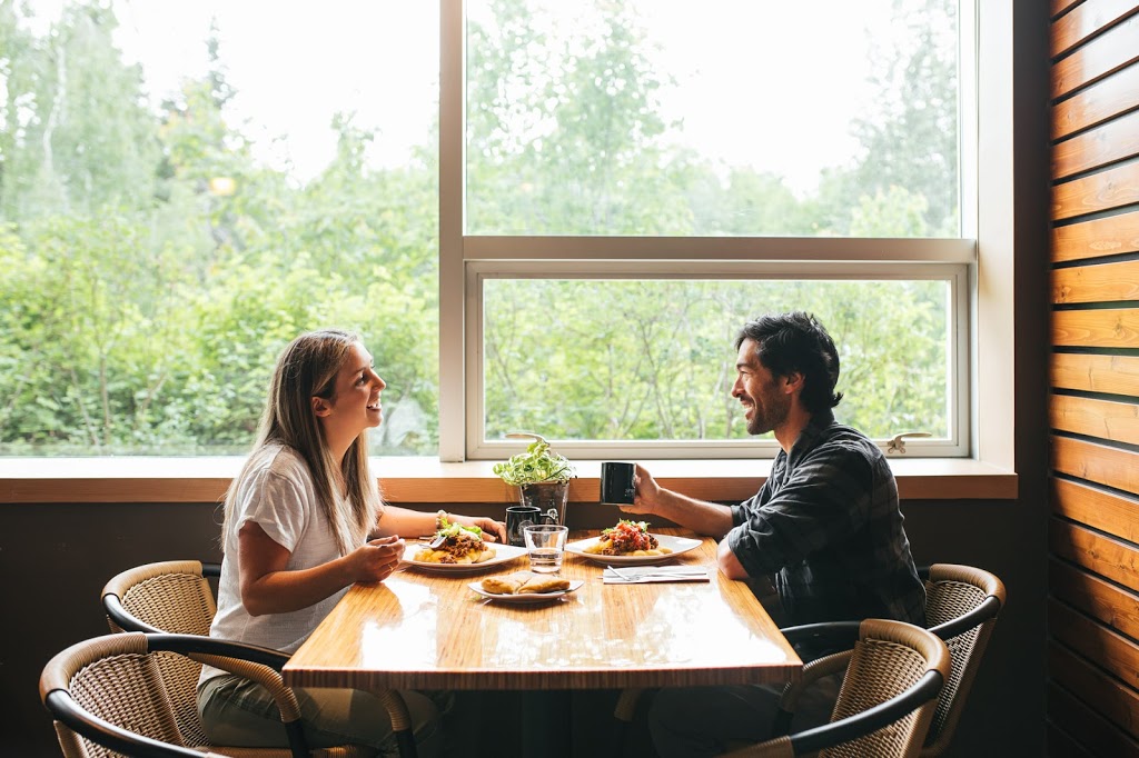 Thunderbird cafe | 4584 Blackcomb Way, Whistler, BC V0N 1B4, Canada | Phone: (604) 964-0990