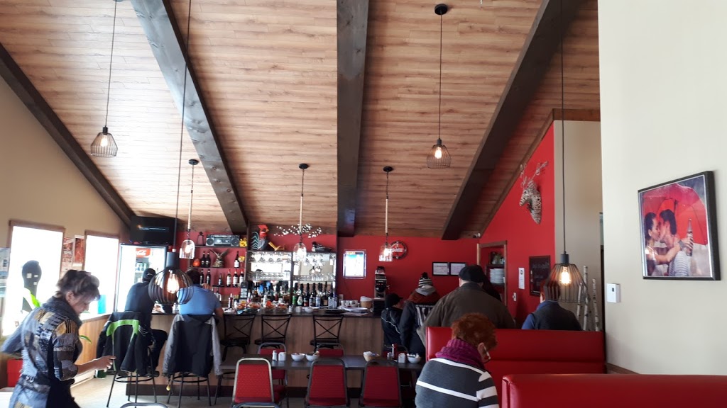 Restaurant des Sentiers | 10 Avenue Saint-Patrick, Saint-Joseph-de-Coleraine, QC G0N 1B0, Canada | Phone: (418) 423-1149