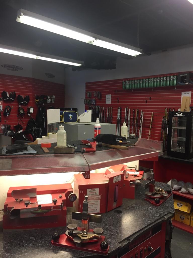 Pro Connexion Hockey | 1871 Ellice Ave, Winnipeg, MB R3H 0C1, Canada | Phone: (204) 775-3343