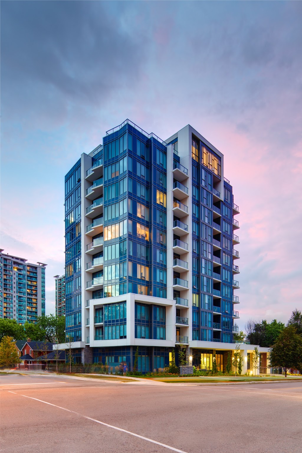 Devron Developments - 31 Scarsdale Rd #5, North York, ON M3B 2R2, Canada