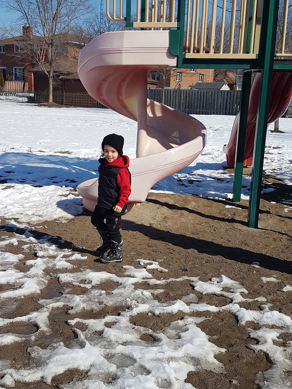 Alderwood Memorial Park | 215 Sheldon Ave, Etobicoke, ON M8W 2M8, Canada | Phone: (416) 338-4386