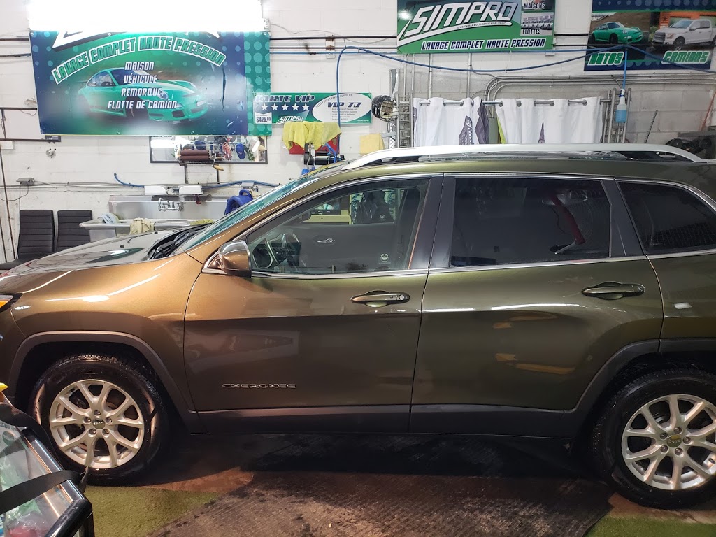 Lave-Auto Classique | 1280 Rue Gay-Lussac #105, Boucherville, QC J4B 7G4, Canada | Phone: (514) 916-3739