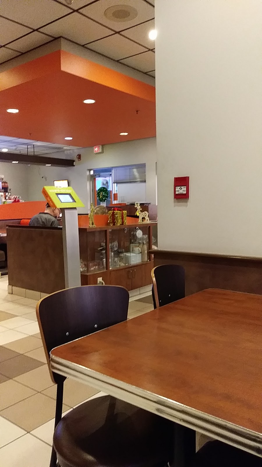 A&W Canada | 2220 68 St NE, Calgary, AB T1Y 6Y7, Canada | Phone: (403) 285-9560