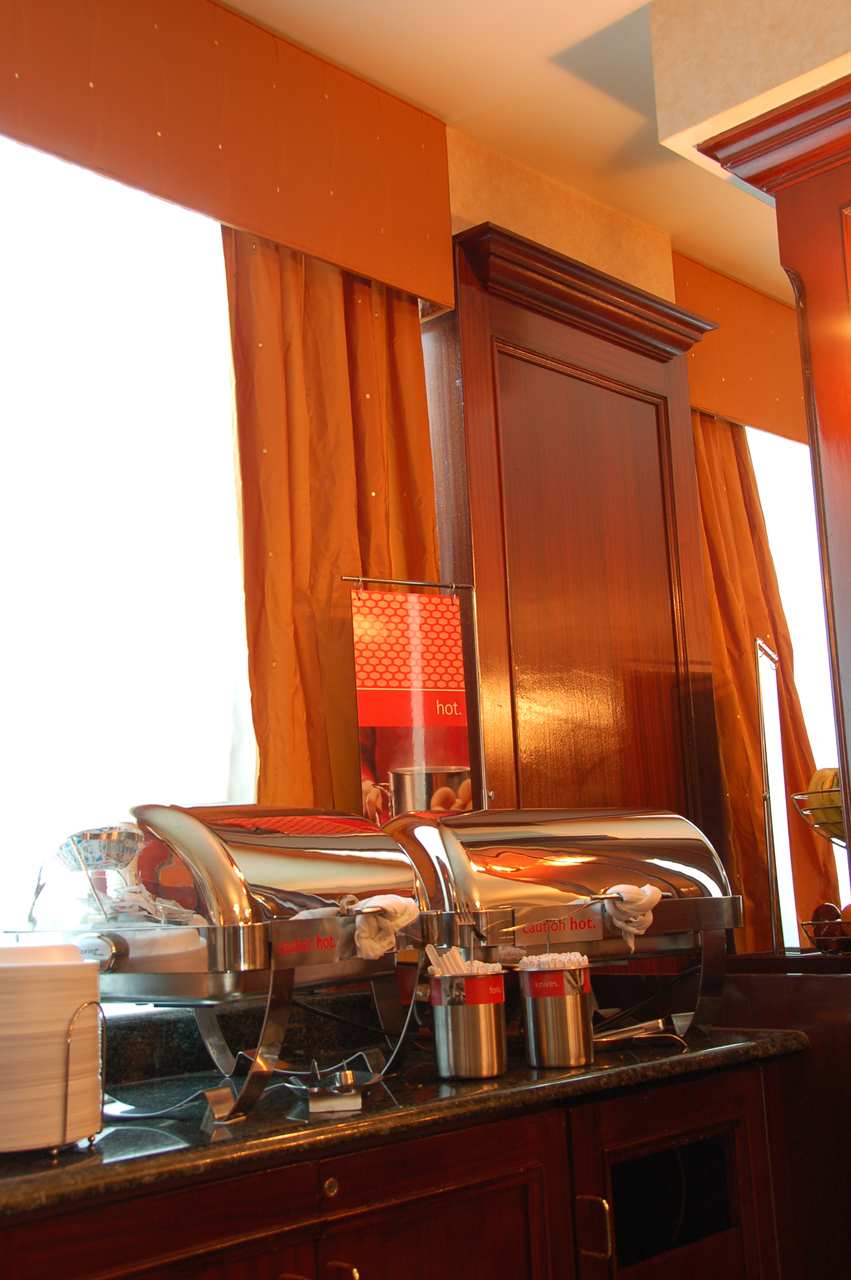 Hampton Inn by Hilton Ottawa | 100 Coventry Rd, Ottawa, ON K1K 4S3, Canada | Phone: (613) 741-2300